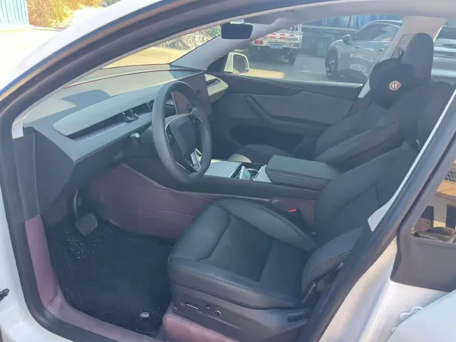 Tesla Model Y — Фото автомобиля 6