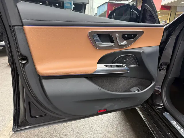 Mercedes-Benz E-Class — Фото автомобиля 7