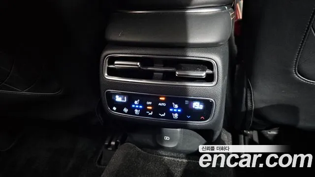 Genesis GV70 — Фото автомобиля 25