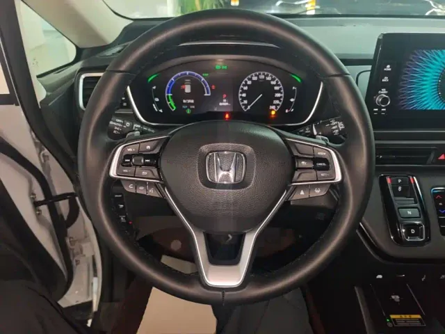 Honda Elysion — Фото автомобиля 10