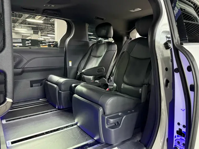 Toyota Sienna — Фото автомобиля 15