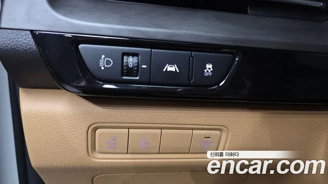Kia Carnival Generation 4 — Фото автомобиля 20