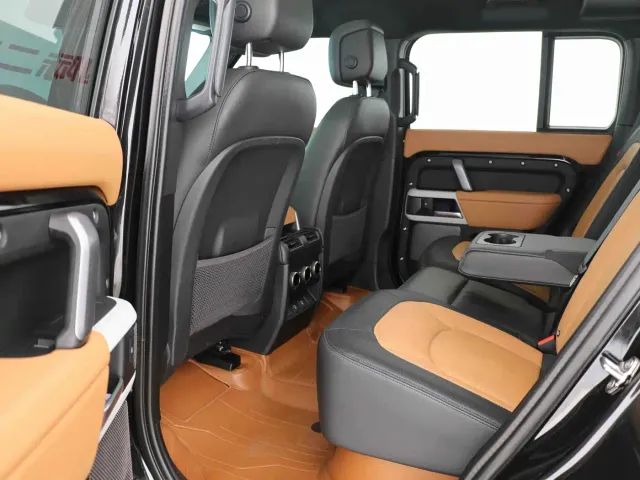 Land Rover Defender — Фото автомобиля 8