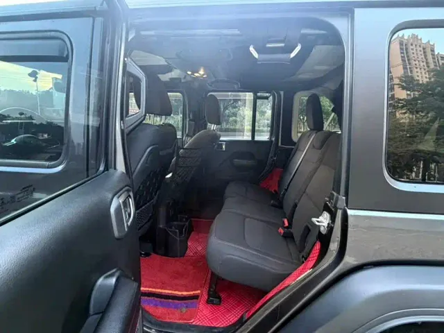 Jeep Wrangler — Фото автомобиля 10