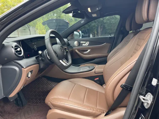 Mercedes-Benz E-Class — Фото автомобиля 4