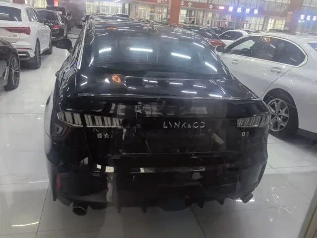 Lynk & Co 03 — Фото автомобиля 5