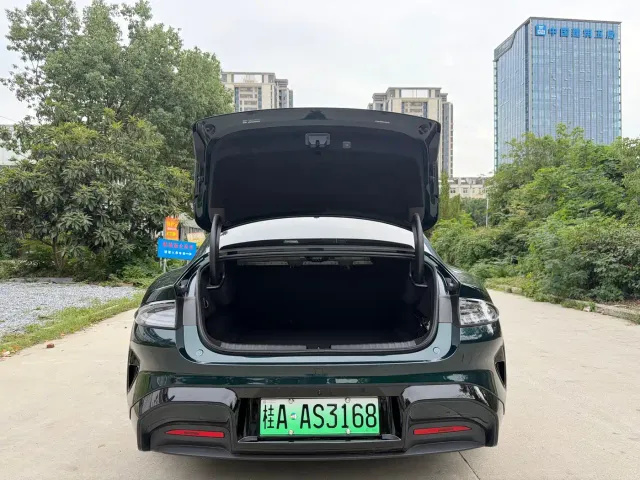 Xiaomi SU7 — Фото автомобиля 8