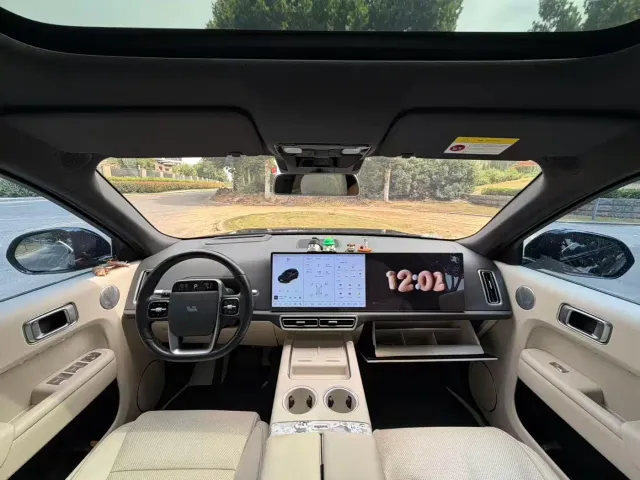 Li Auto L8 — Фото автомобиля 5