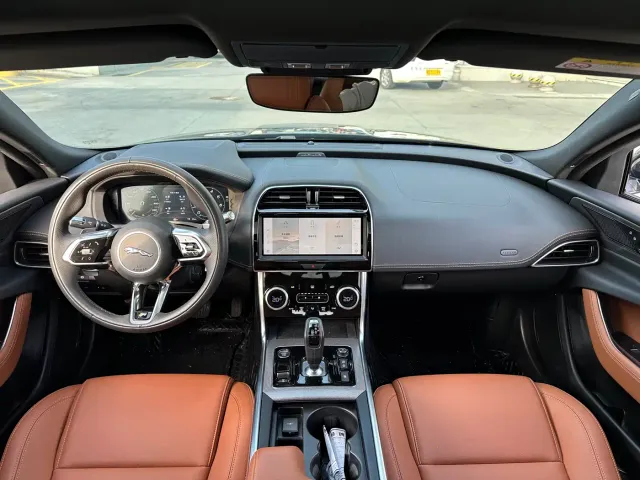 Jaguar XEL — Фото автомобиля 5