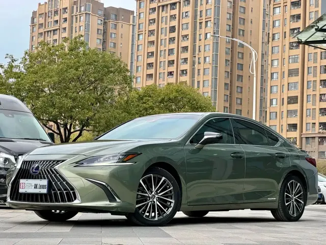 Фотография автомобиля — Lexus ES