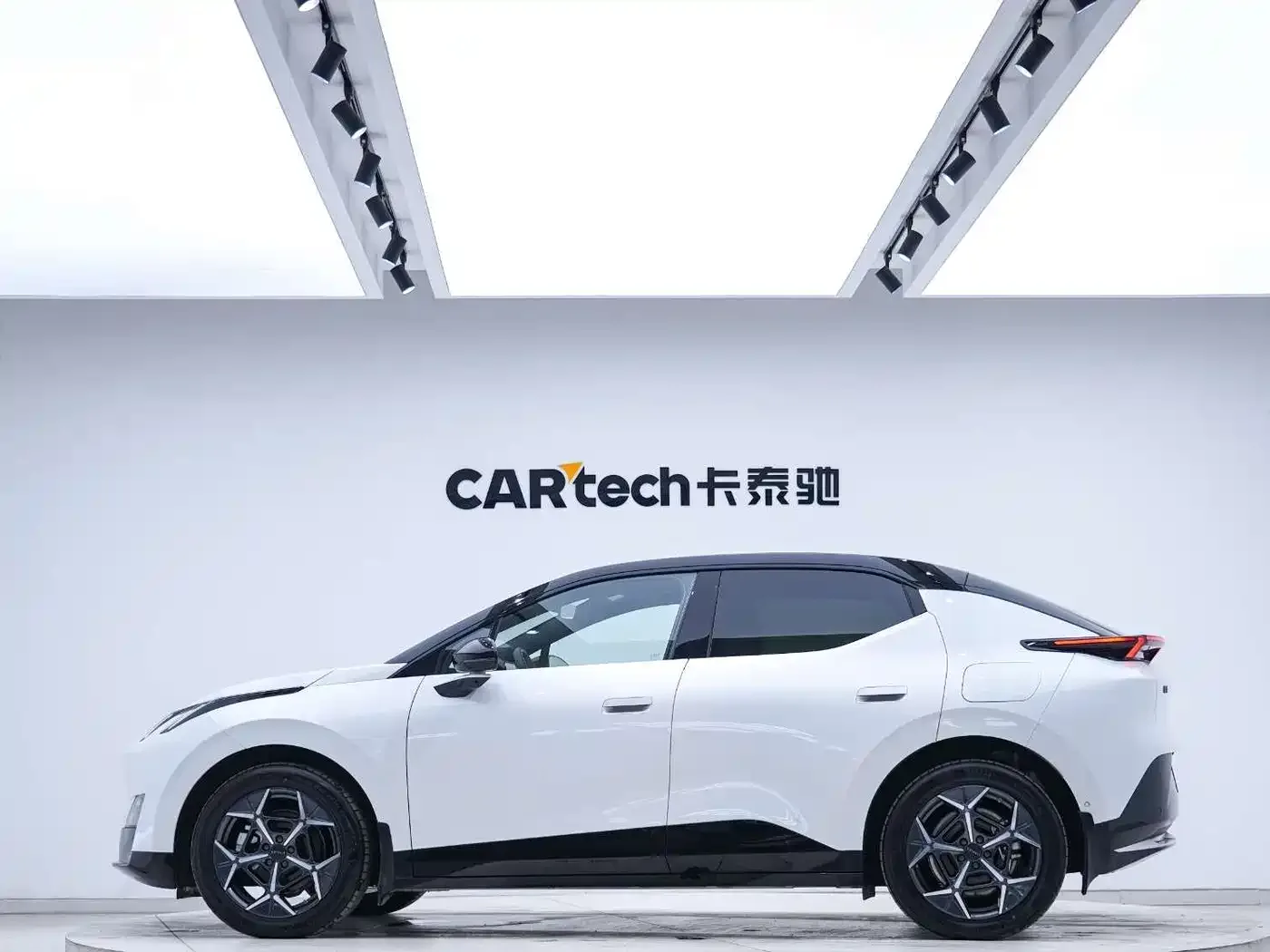Lynk & Co Lynk & Co Z20 2025 530km RWD Pro — Фото автомобиля 2