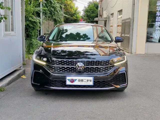 Volkswagen Passat — Фото автомобиля 2