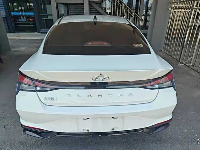 Hyundai Elantra — Фото автомобиля 3
