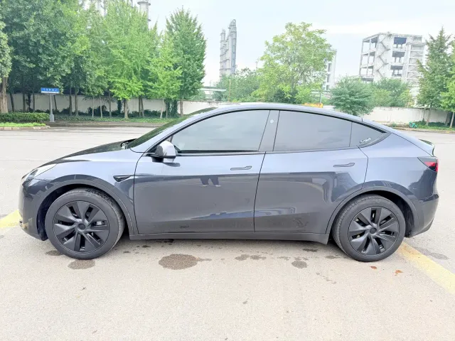 Tesla Model Y 2024 Rear-Wheel Drive Version — Фото автомобиля 4