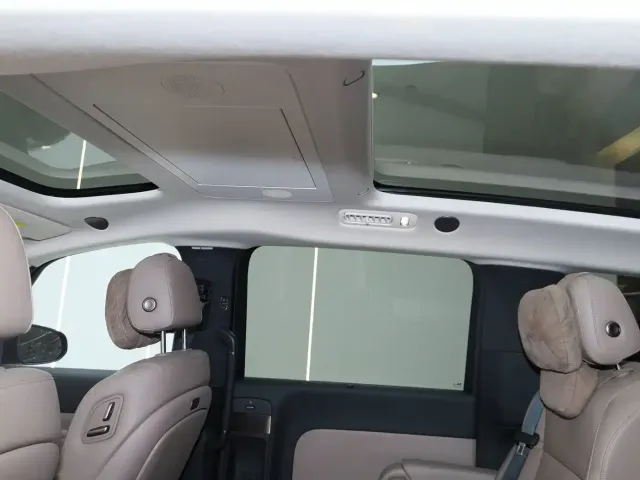 Li Auto MEGA — Фото автомобиля 15