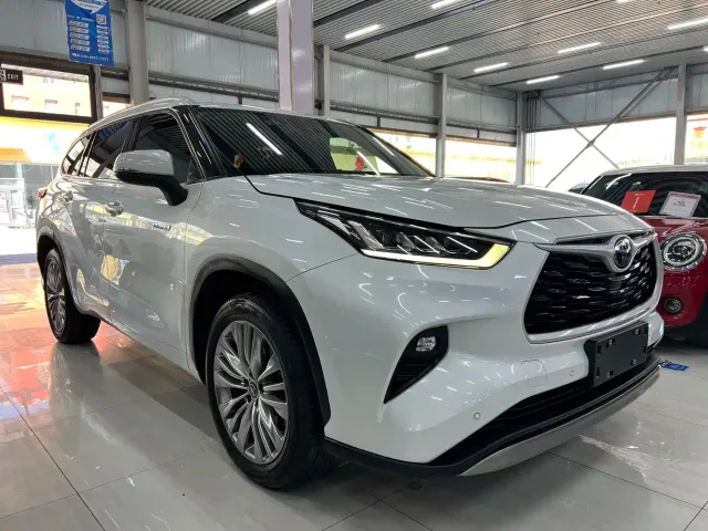 Toyota Highlander — Фото автомобиля 3