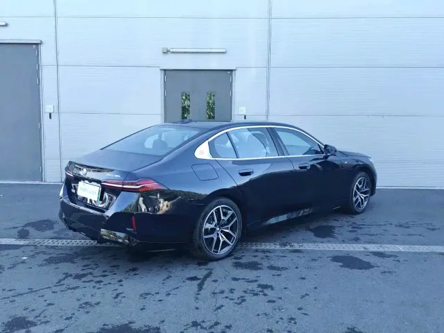 BMW i5 — Фото автомобиля 5