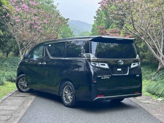 Toyota Vellfire — Фото автомобиля 4
