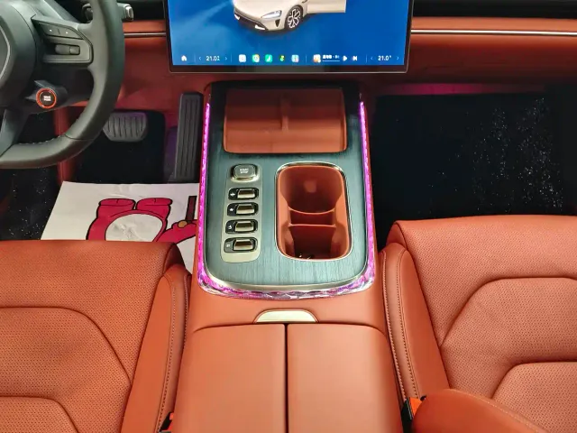 Xiaomi SU7 — Фото автомобиля 12