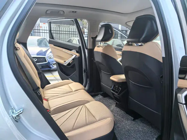 Geely Boyue L — Фото автомобиля 12