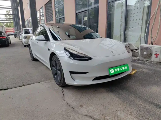 Tesla Model 3 — Фото автомобиля 3