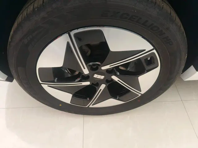 Geely Galaxy E5 — Фото автомобиля 11