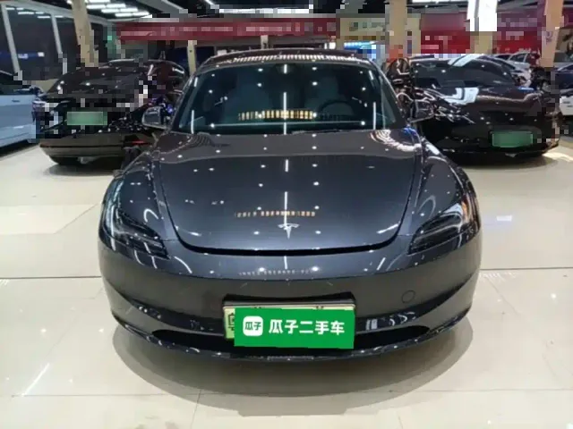 Tesla Model 3 — Фото автомобиля 2