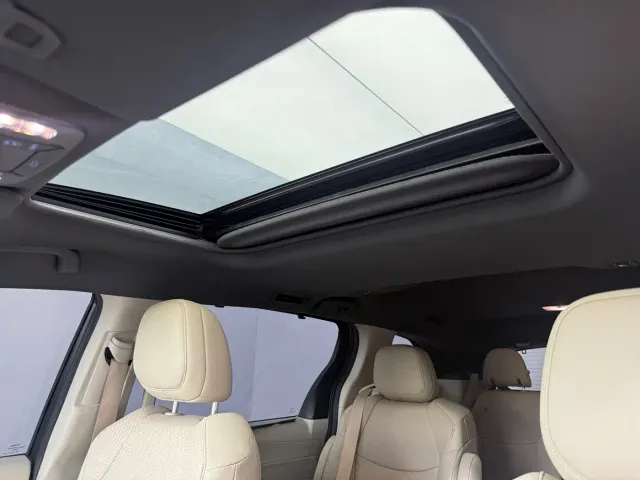 Toyota Sienna — Фото автомобиля 16
