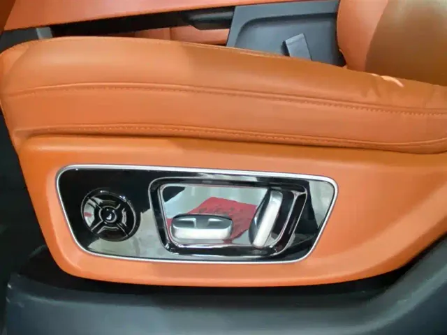 Li Auto L8 — Фото автомобиля 13