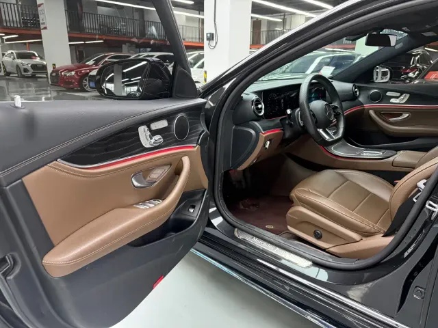 Mercedes-Benz E-Class — Фото автомобиля 5