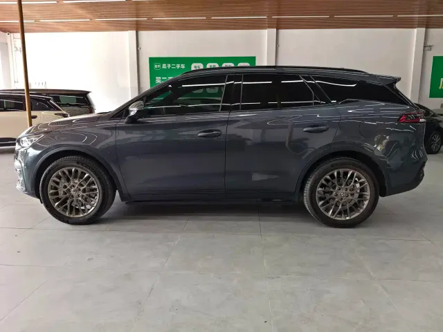BYD Tang — Фото автомобиля 6