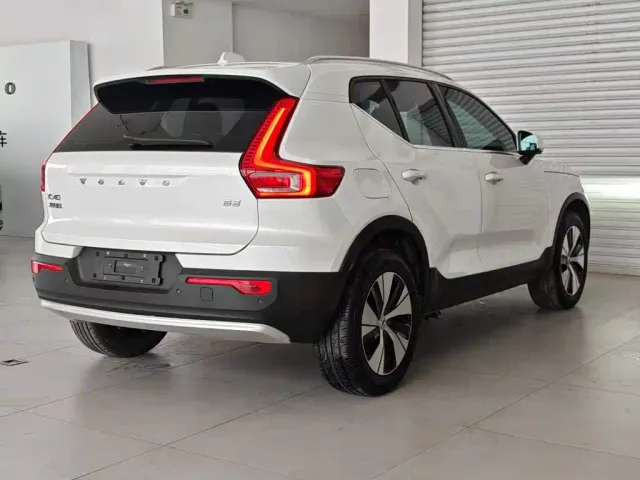 Volvo XC40 — Фото автомобиля 13