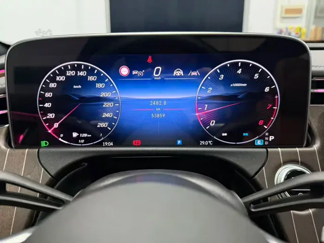 Mercedes-Benz E-Class — Фото автомобиля 10