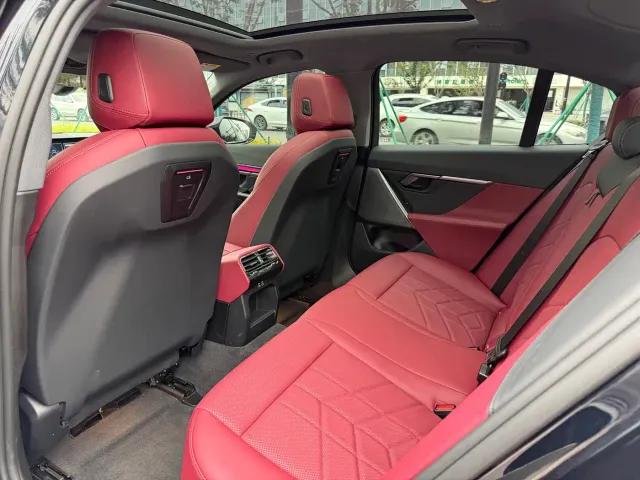 BMW 5 Series — Фото автомобиля 12
