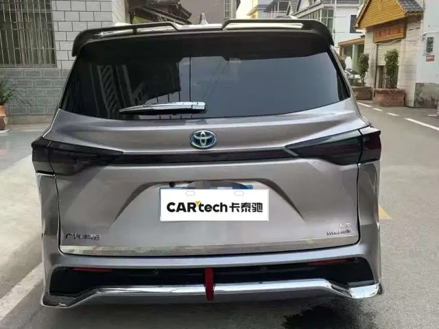 Toyota Sienna — Фото автомобиля 2