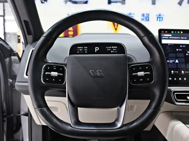 Li Auto L9 — Фото автомобиля 5