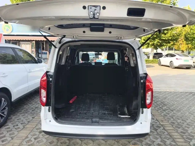 Wuling Hongguang — Фото автомобиля 18