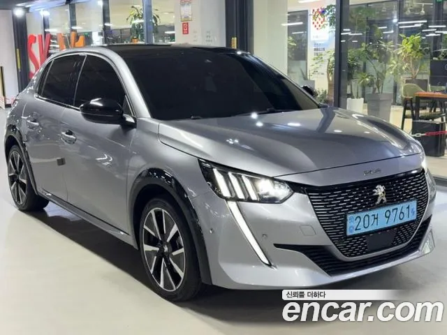 Peugeot 208 — Фото автомобиля 2