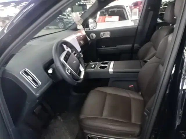 Li Auto L8 — Фото автомобиля 14