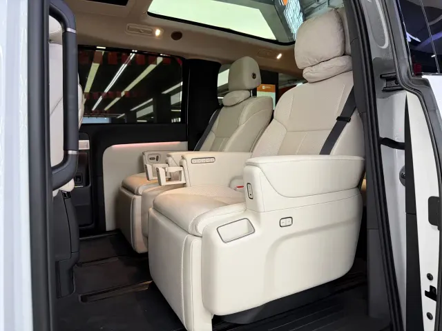 Li Auto MEGA — Фото автомобиля 30