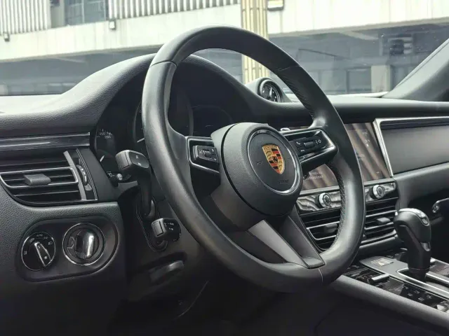 Porsche Macan — Фото автомобиля 12