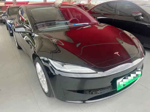 Фотография автомобиля — Tesla Model 3