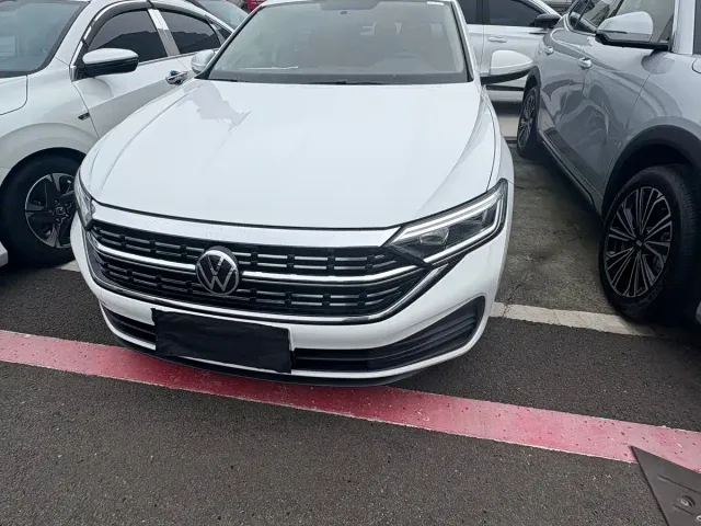 Фотография автомобиля — Volkswagen Sagitar