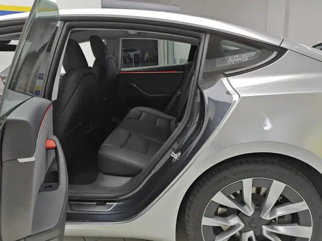 Tesla Model 3 — Фото автомобиля 11