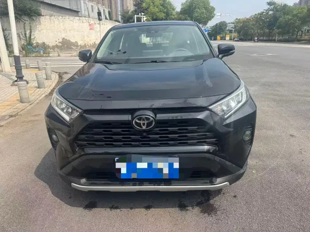 Фотография автомобиля — Toyota RAV4