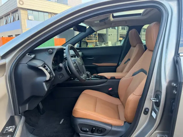Lexus UX — Фото автомобиля 4