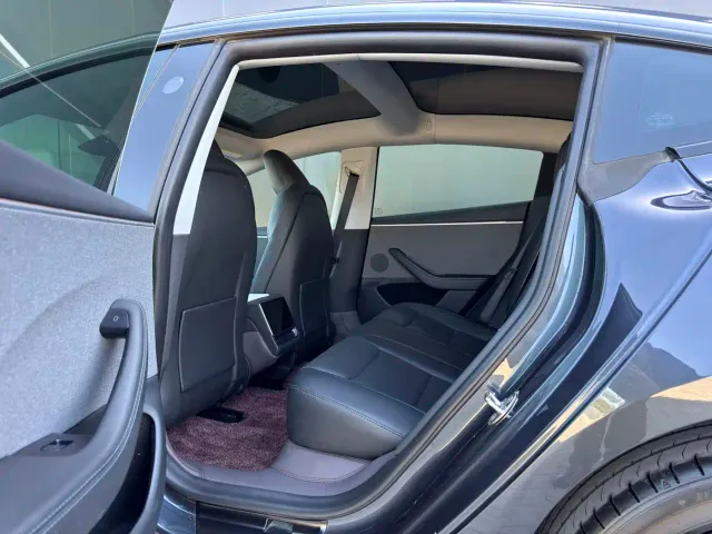 Tesla Model 3 — Фото автомобиля 11