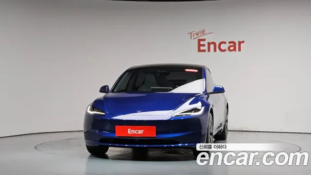 Tesla Model 3 — Фото автомобиля 2