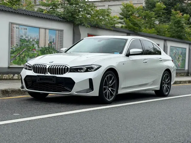 Фотография автомобиля — BMW 3 Series