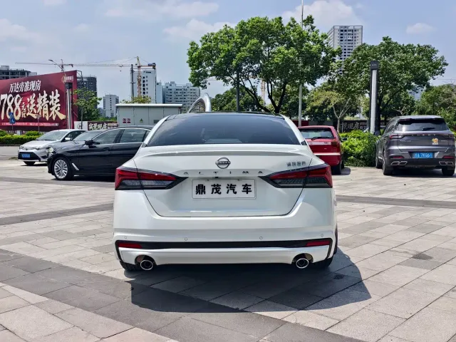 Nissan Teana — Фото автомобиля 4